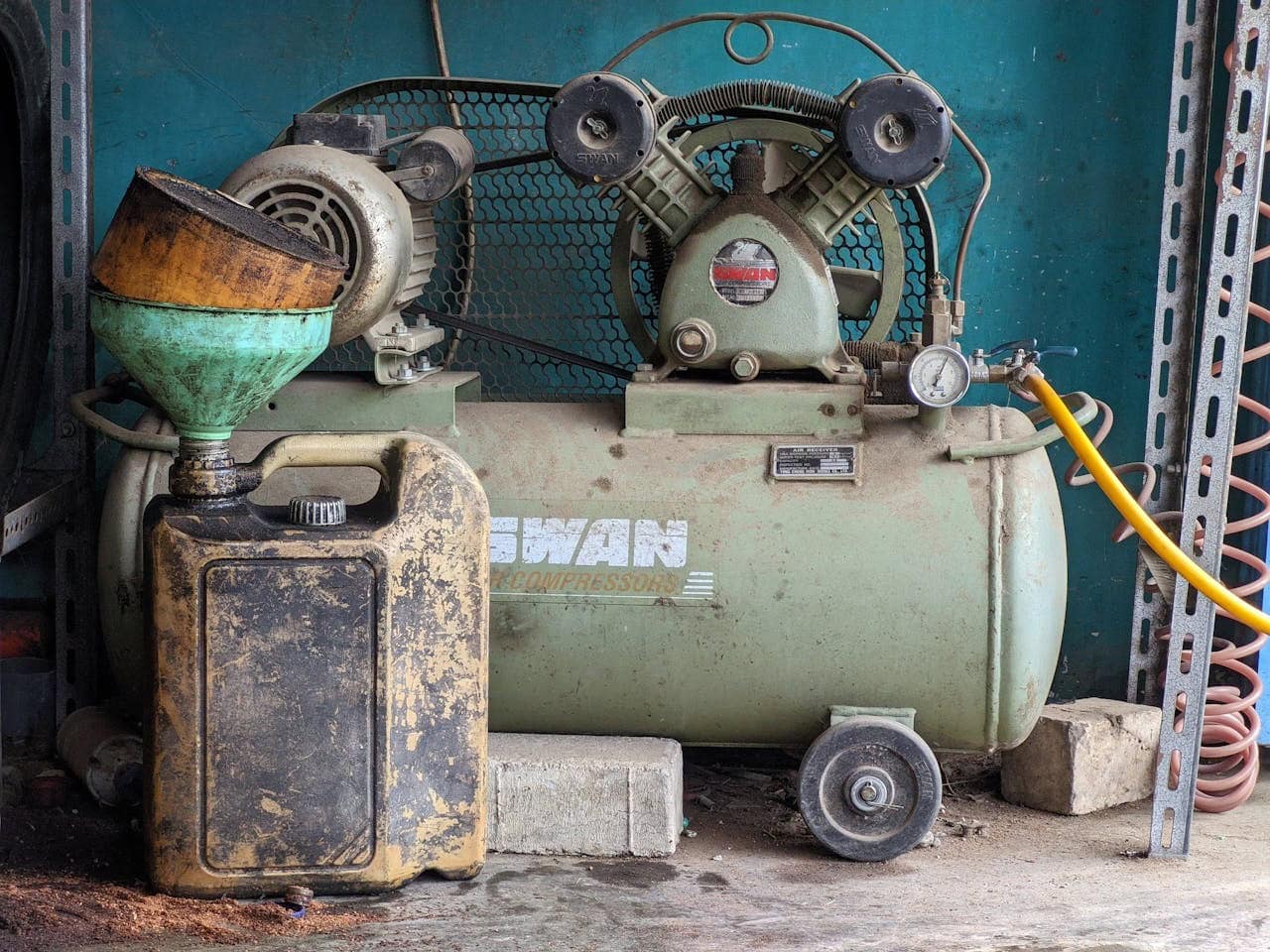 10 Signs Your Industrial Air Compressor Needs Maintenance